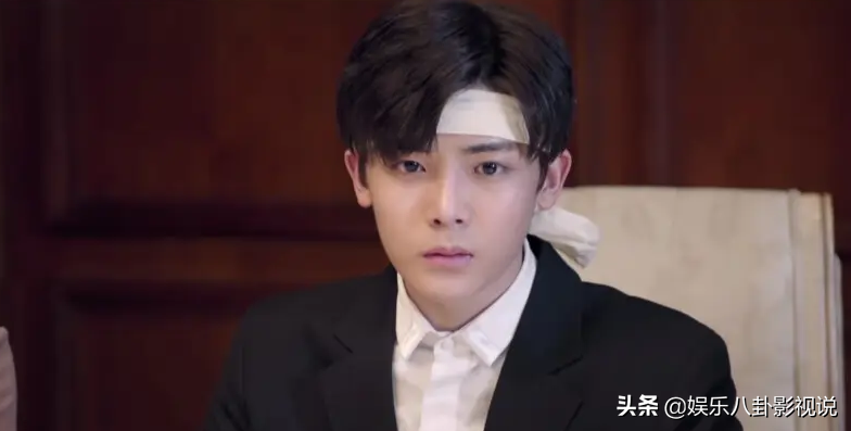 侯明昊是哪家公司旗下的艺人？他是什么时候加入的？