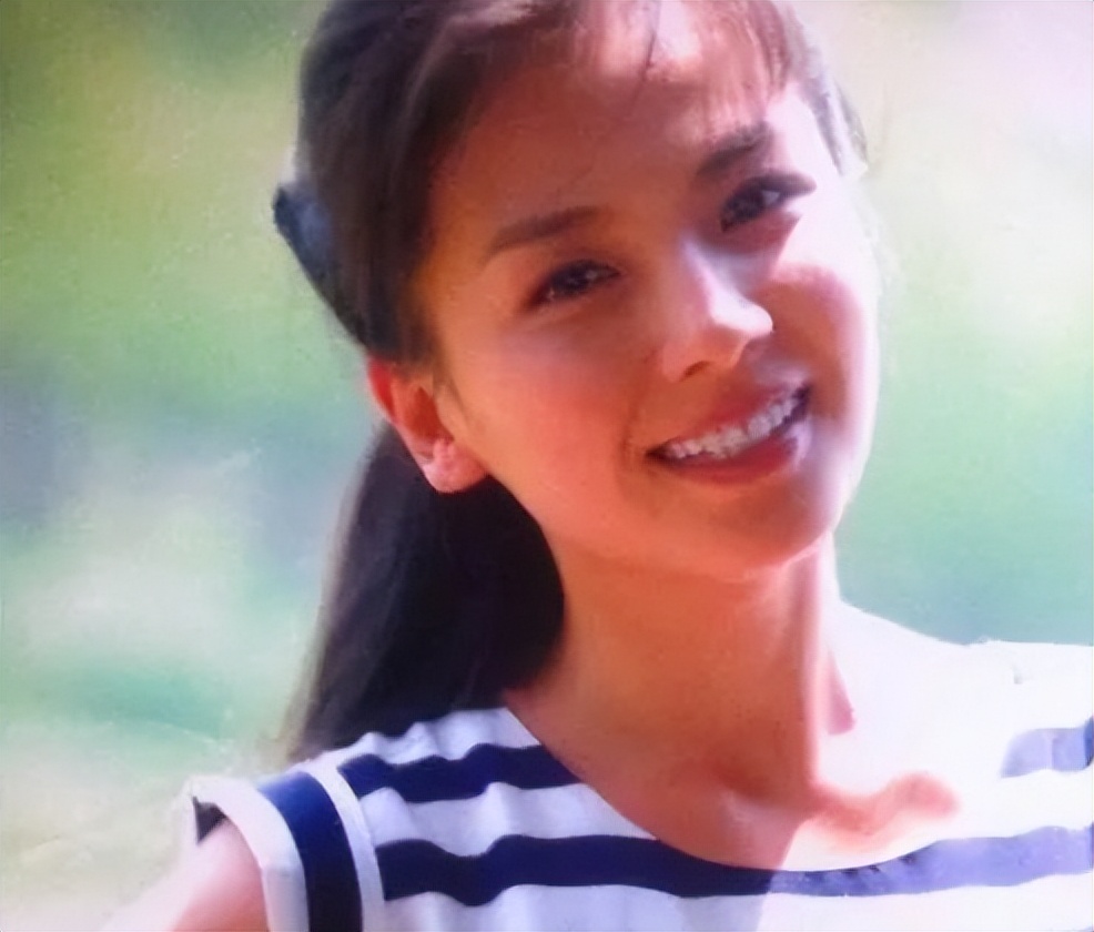 两年后,刘涛毕业,做起了平面模特.