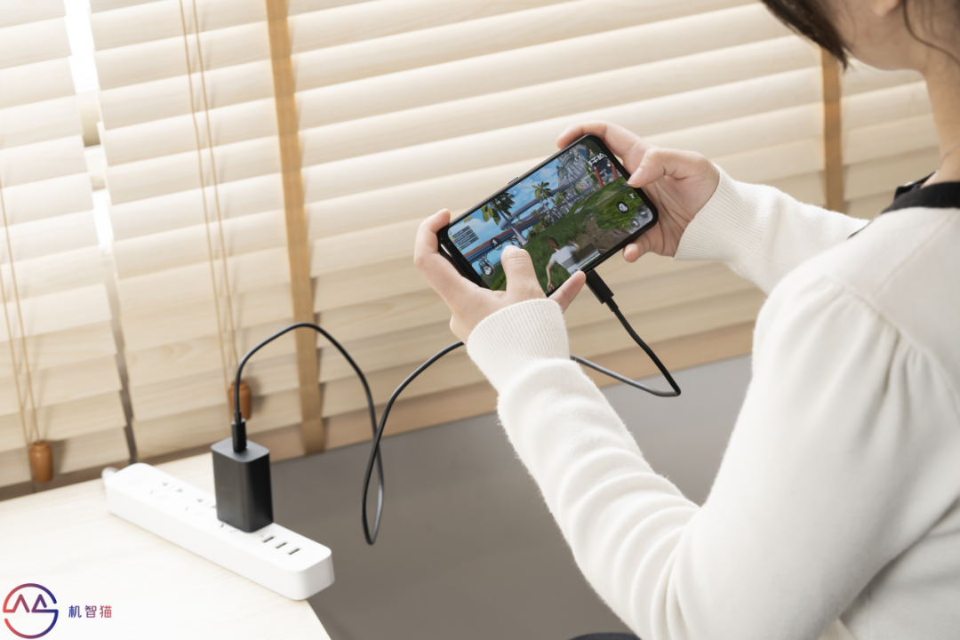 拯救者Y90电竞手机测评：“异类”的坚持与妥协