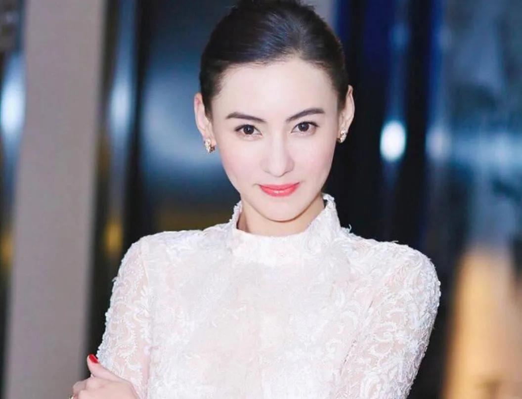 大光明盘发也能艳压群芳，这些“梳平专业户”，个个骨相好气质佳