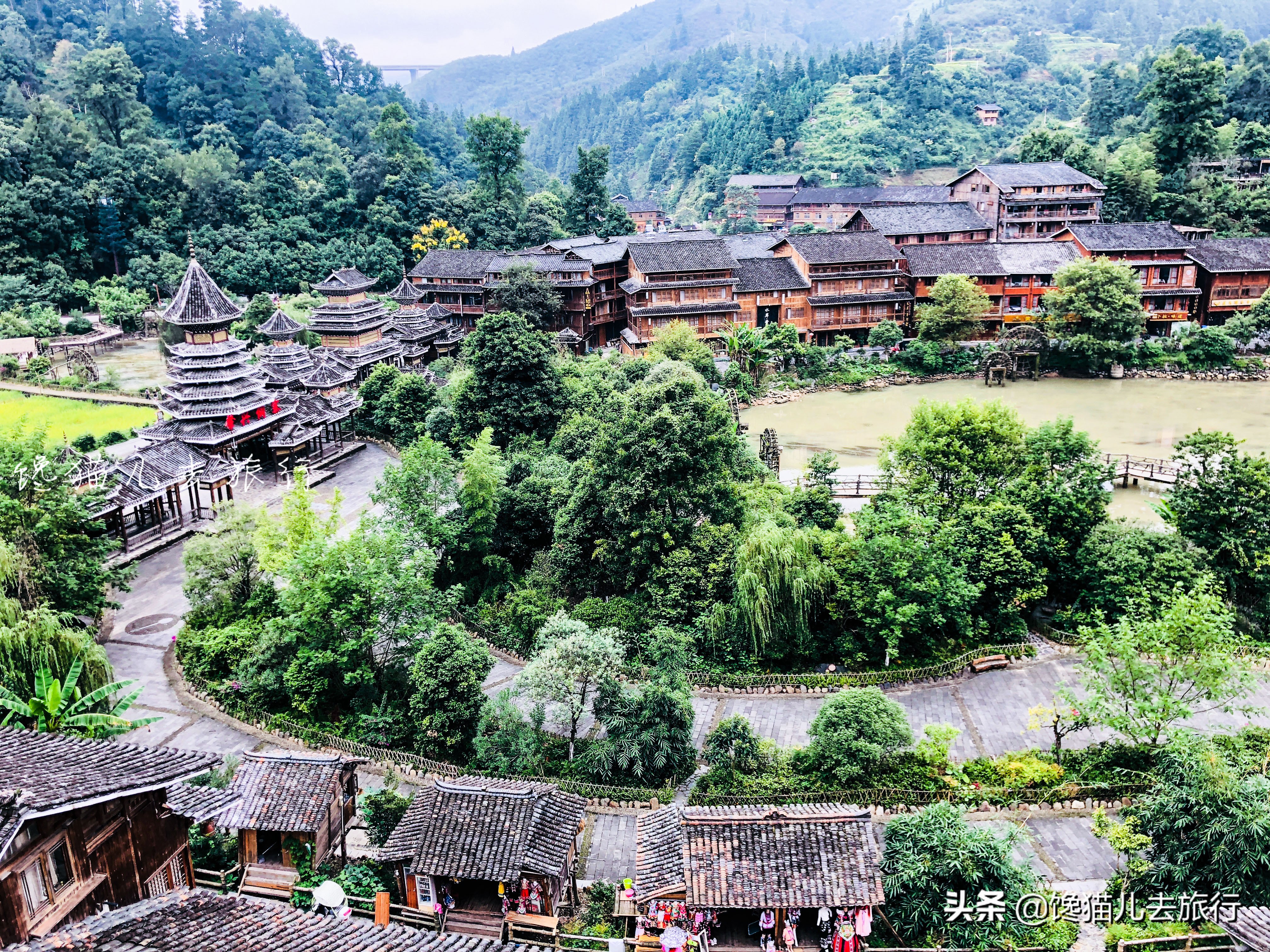 贵州省有六个市三个自治州，这条串联著名景点的路线经过其中五个