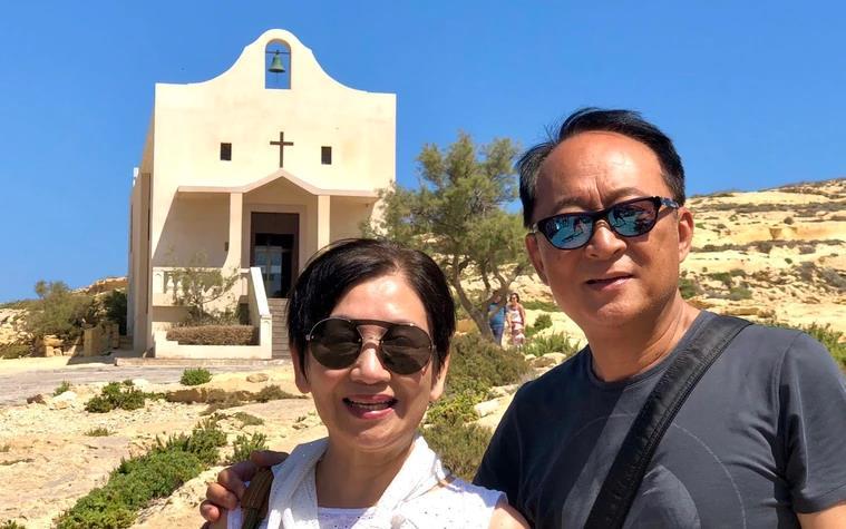 老一辈艺人伉俪对彼此的体贴,尊重与包容,在鲍起静和方平身上展露无余