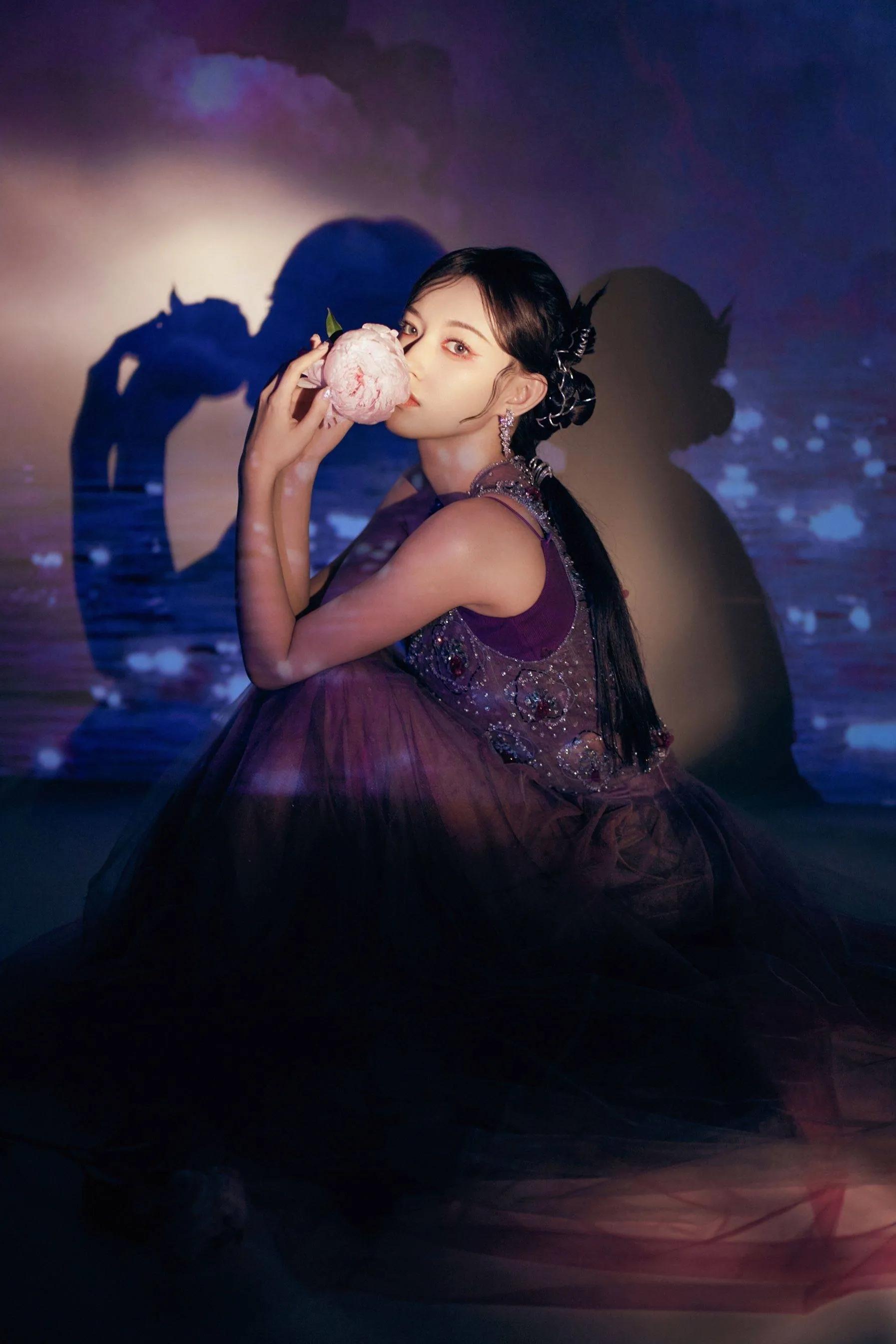 程潇长裙优美舞台照