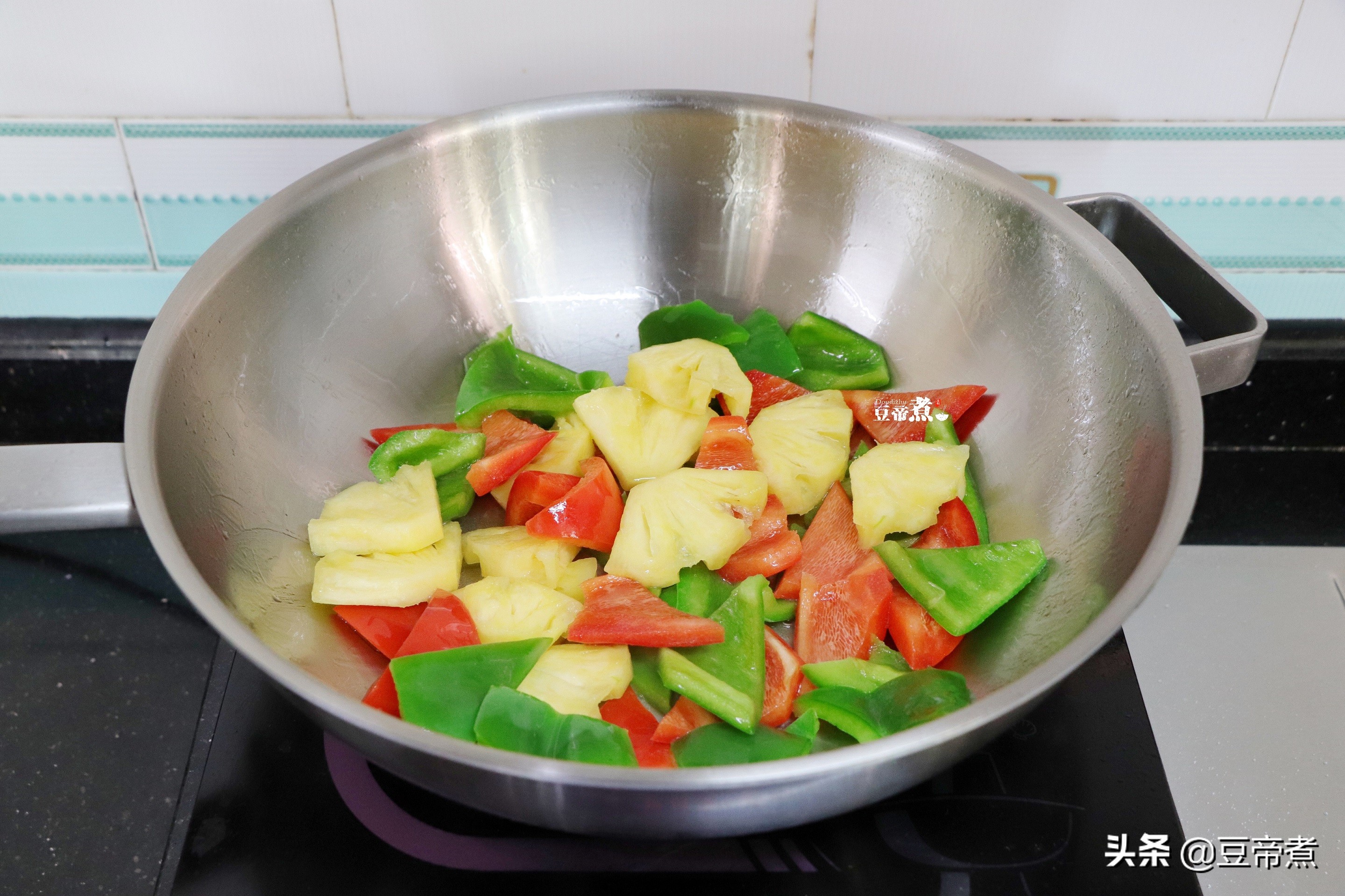 年菜的排骨还得这样做，带有淡淡的果香特别好吃，端上桌也高大上