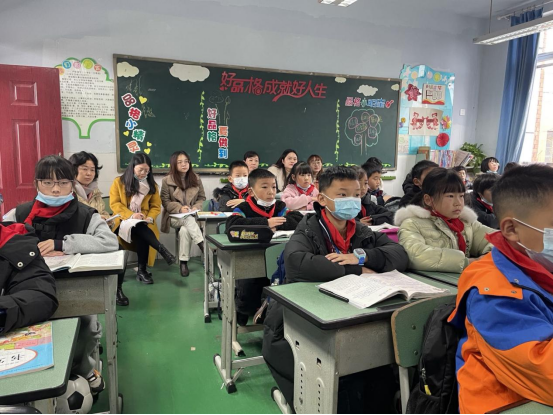 研究教学，携手同行——双流区彭镇小学市级课题专题研讨活动