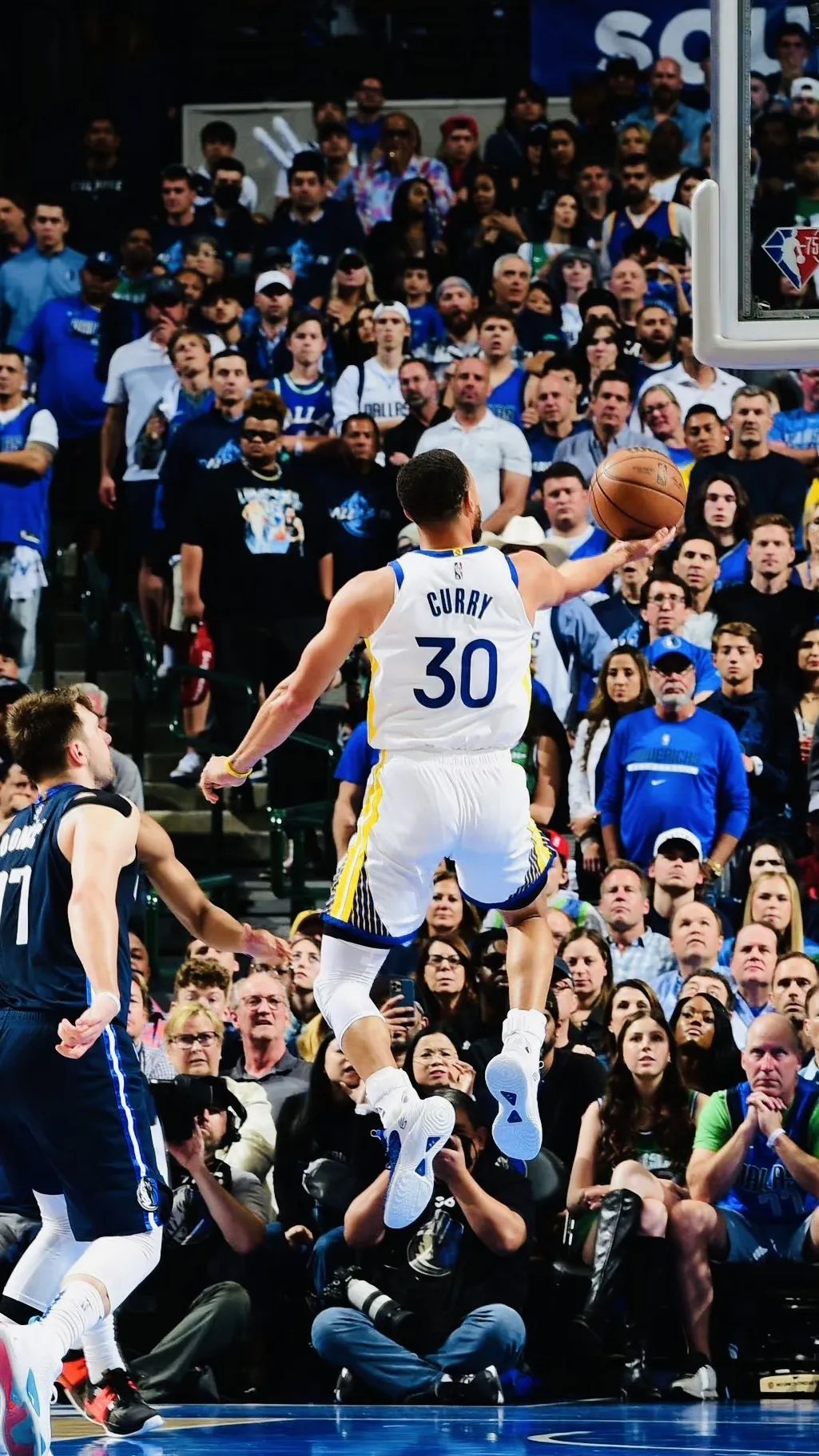 nba篮球场壁纸全景图(「球星壁纸第69期」:西决g3勇士队,请拿走你偶像