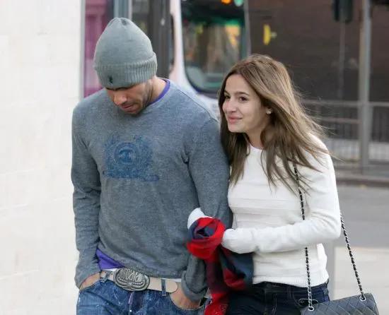 足球情侣头像一对两张（世界足坛野兽和美女的结合，一树梨花压海棠）