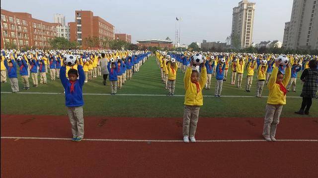 足球特色学校有什么用(看看中小学各个足球特色学校，就知道我们的国足为什么不强了？)