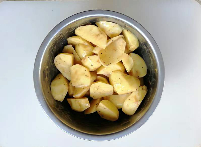 空气炸锅烤土豆一整个（空气炸锅烤土豆整个要多少温度和时间）-第5张图片-昕阳网