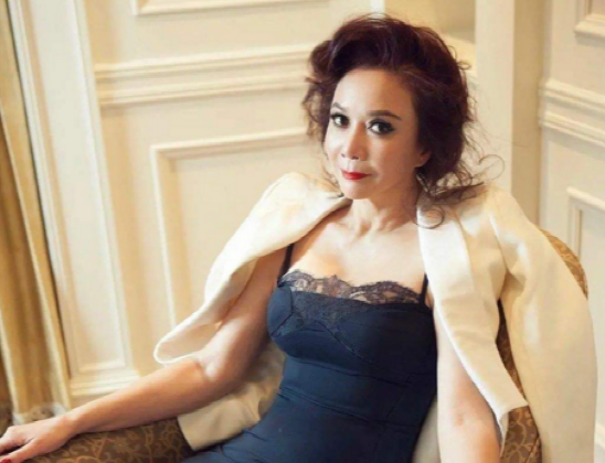 “畸形脸、电风扇脸”，10位整容过度的女星，有人直接命丧手术台