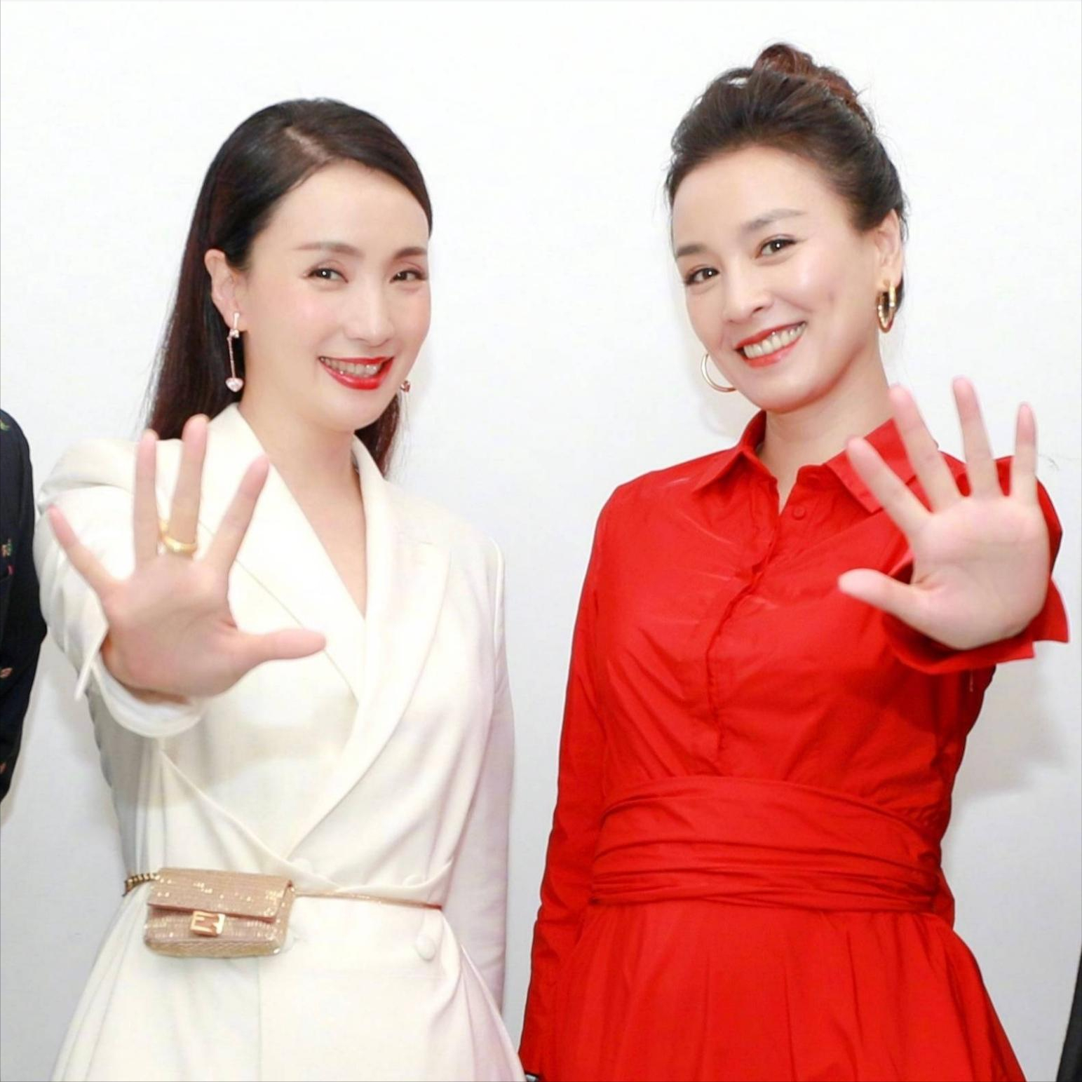 陶虹现身英国,因大方合影再度被疑跑路