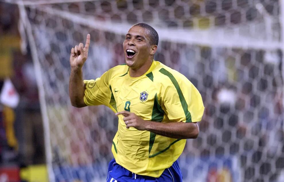 世界杯罗纳多(同样是巨星,小罗破产,为什么大罗成为福布斯封面人物?