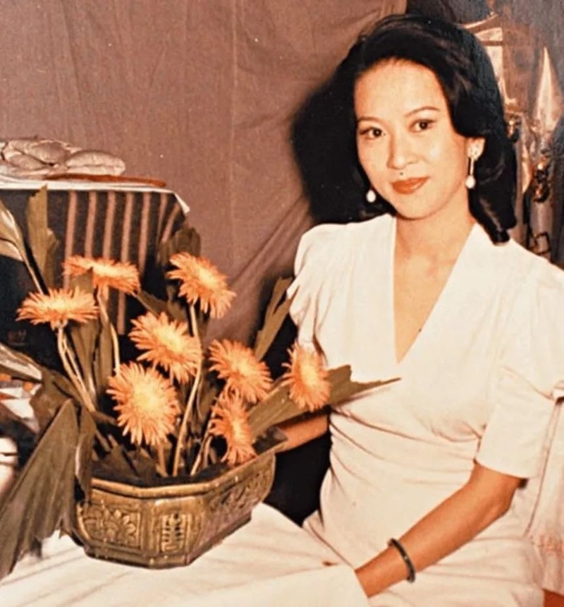 洪金梅：为嫁豪门，她穿了30年塑身衣，丈夫死后却只给她一块钱