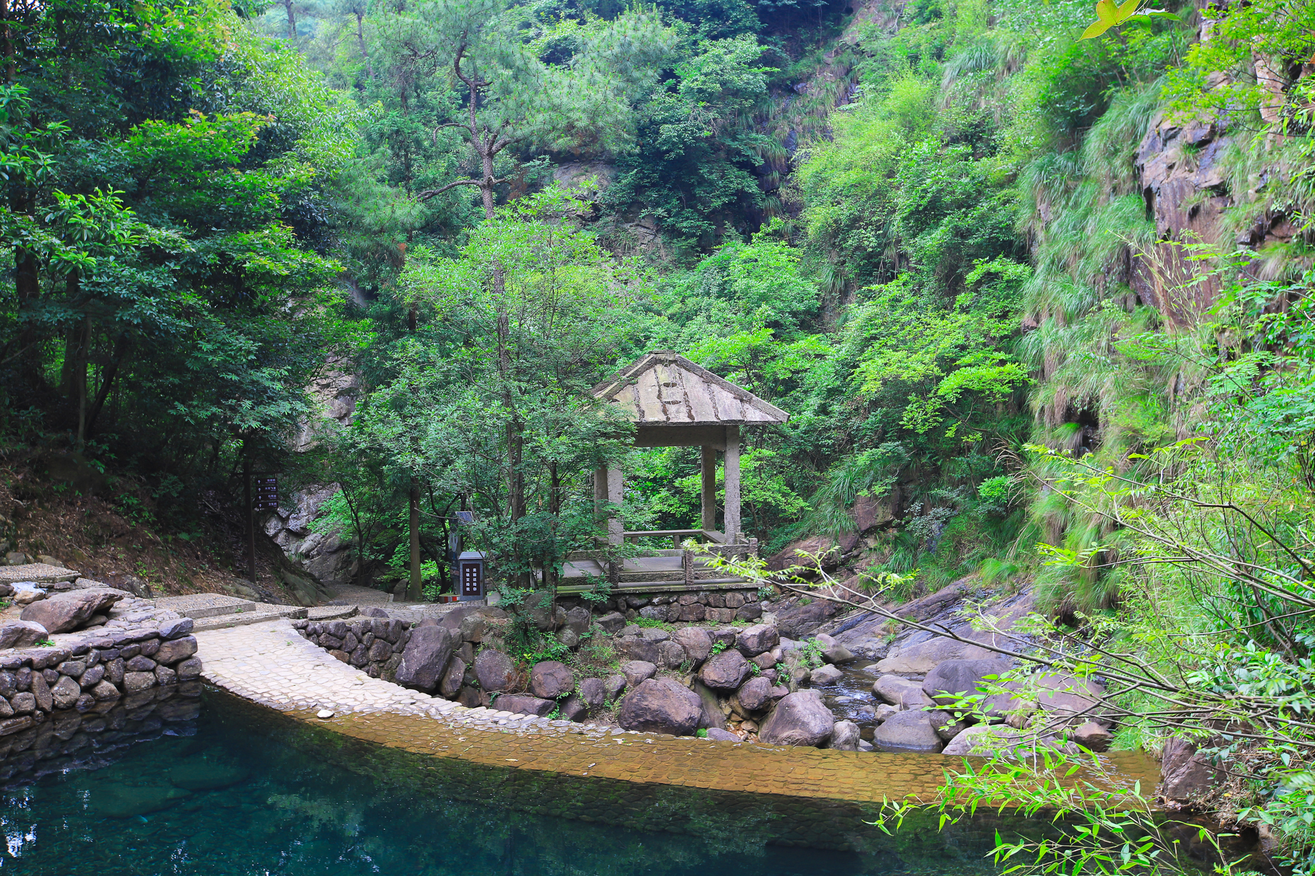 浙江晚上哪里好玩(桐庐两天一晚游攻略：带你走进真实的富春山居图，感受奇山异水)