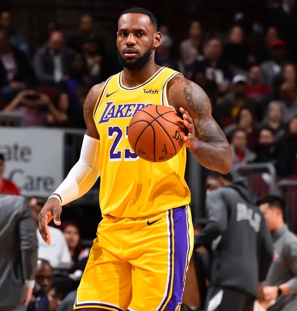 nba为什么没有对手(成为攻防一体哪有那么容易！NBA现役也就5人 詹皇都不够格)