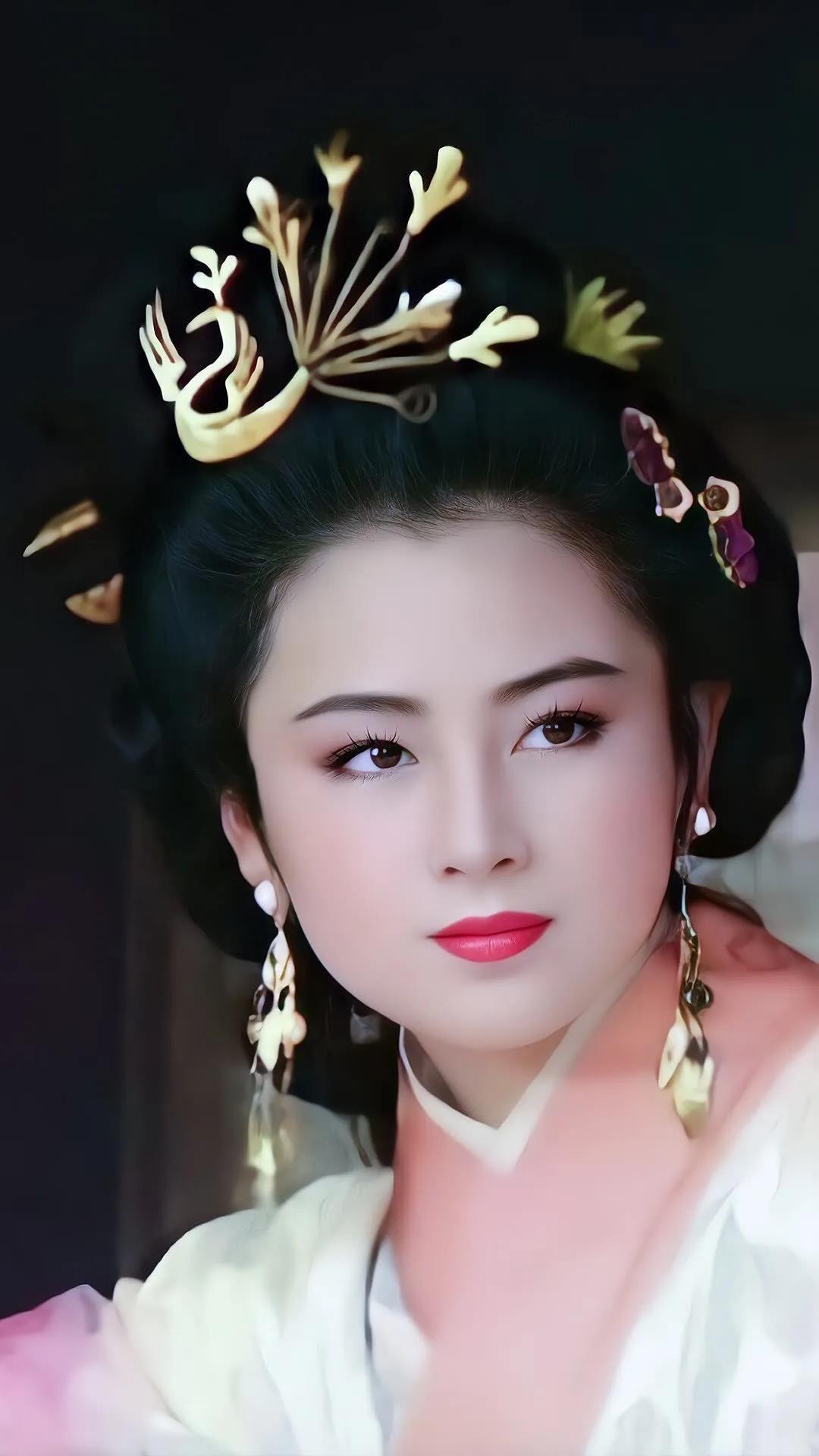 陈红的貂蝉美若仙女，仿佛从画中走出来一样