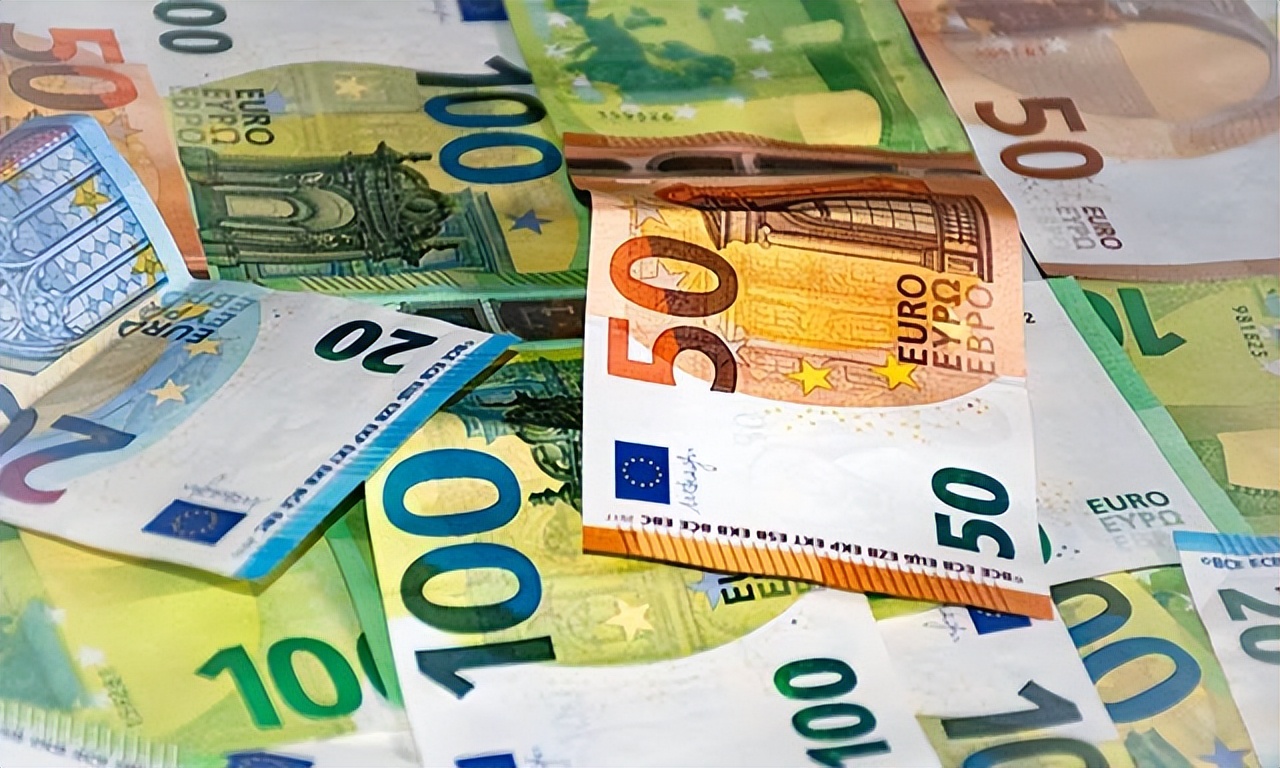 全球外汇储备：美元占比降至58.81%，欧元20.6%，人民币呢？