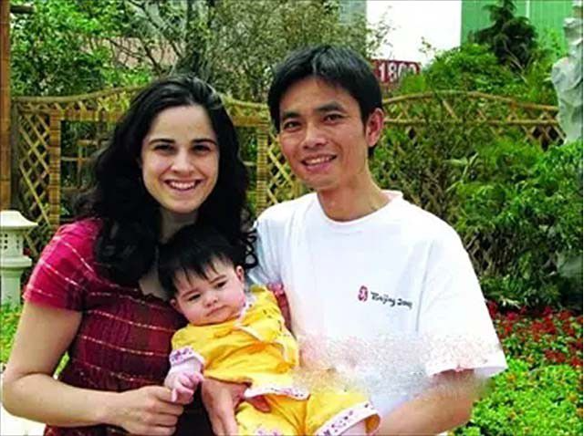 13年前，35岁中国保安娶26岁美国外教，他们现状如何？