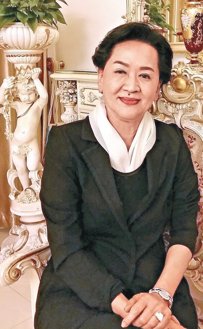 洪金梅：为嫁豪门，她穿了30年塑身衣，丈夫死后却只给她一块钱