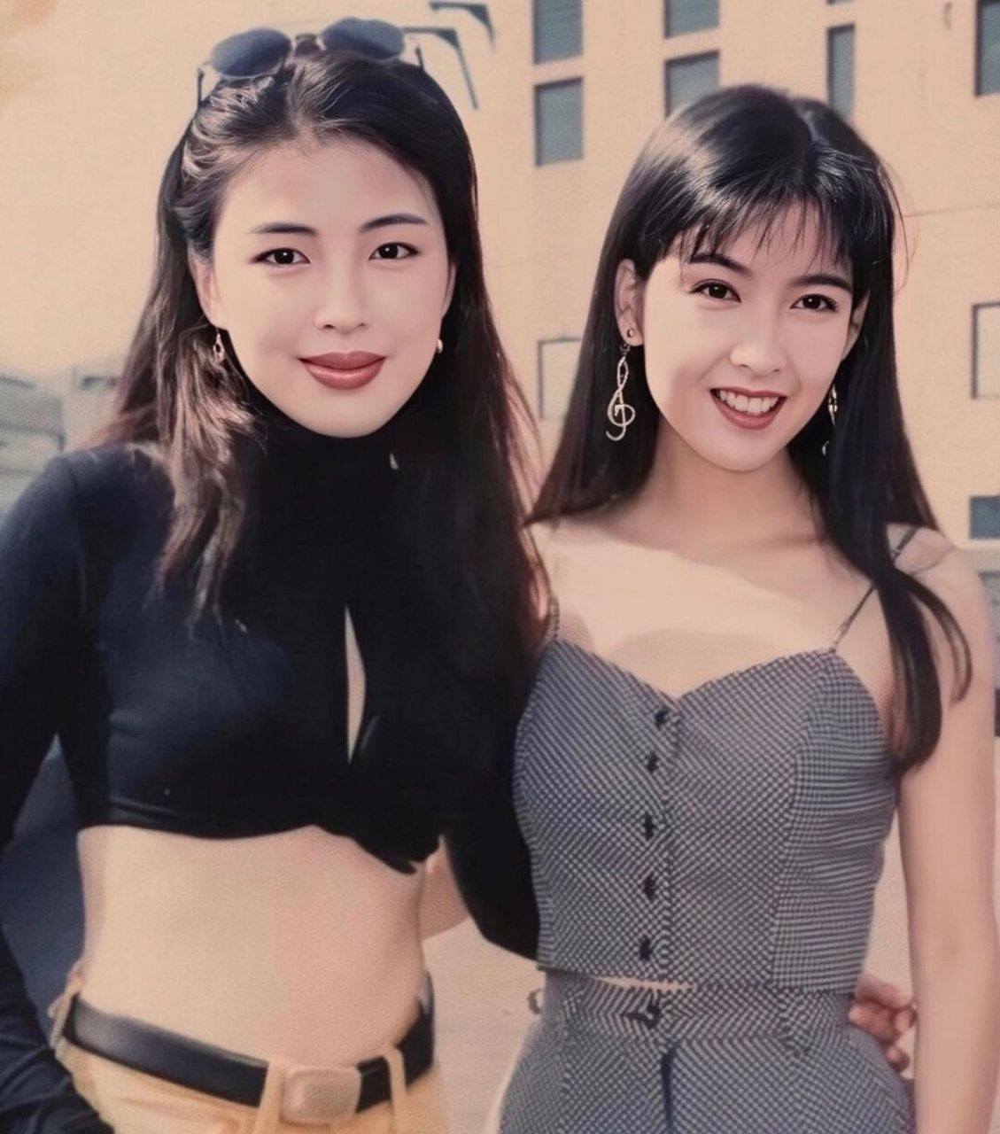 张学友17岁幼女开画展,穿露腰装眉眼神似罗美薇,家姐恋上洋男友