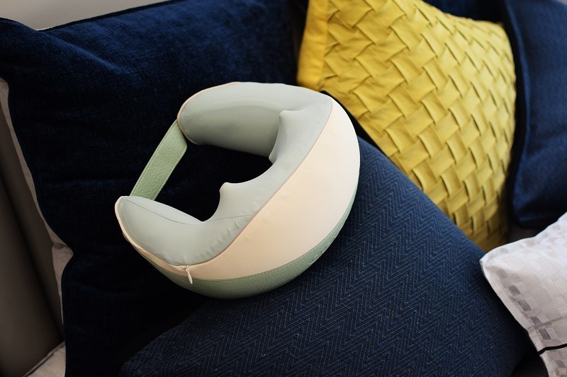 按摩热敷 舒适解疲 siaasoo象术颈椎按摩器