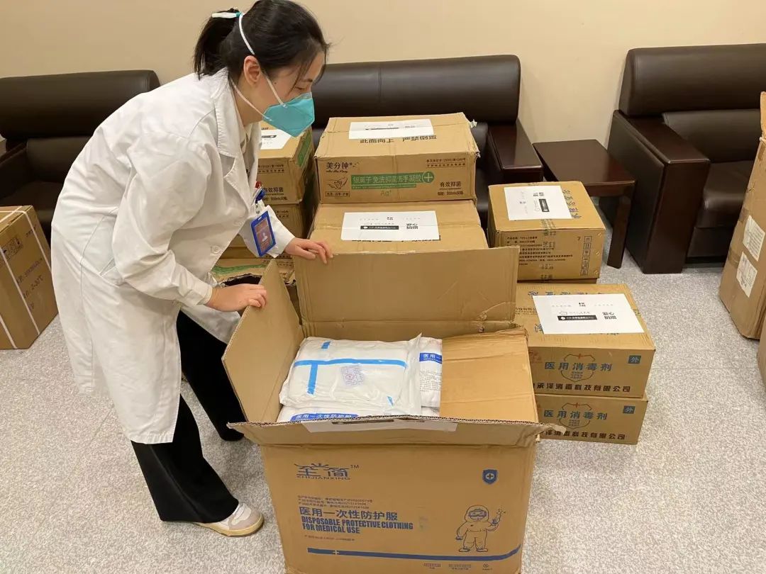 易起守滬：東易日盛集團(tuán)、晨景控股、潤琪公益捐贈物資抵達(dá)上海