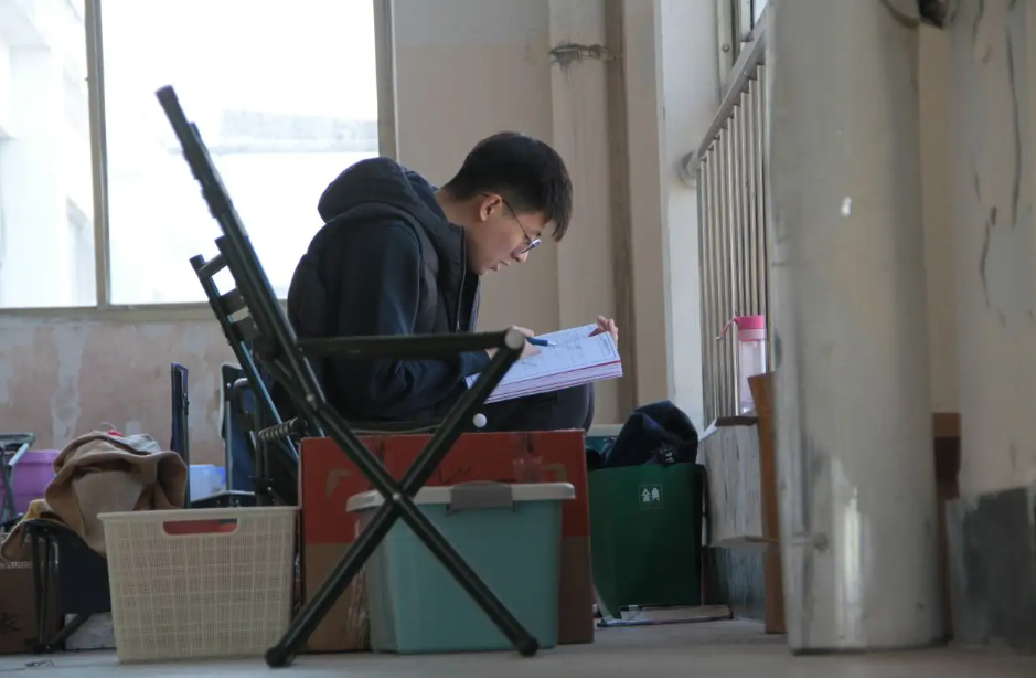 大学生每月生活费等级表，第一级堪比荒野求生，确定是亲生的？