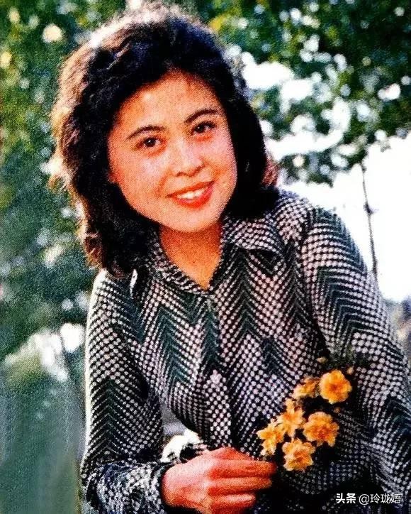 80年代影星杨海莲，当红时放弃事业移民美国，如今被人遗忘