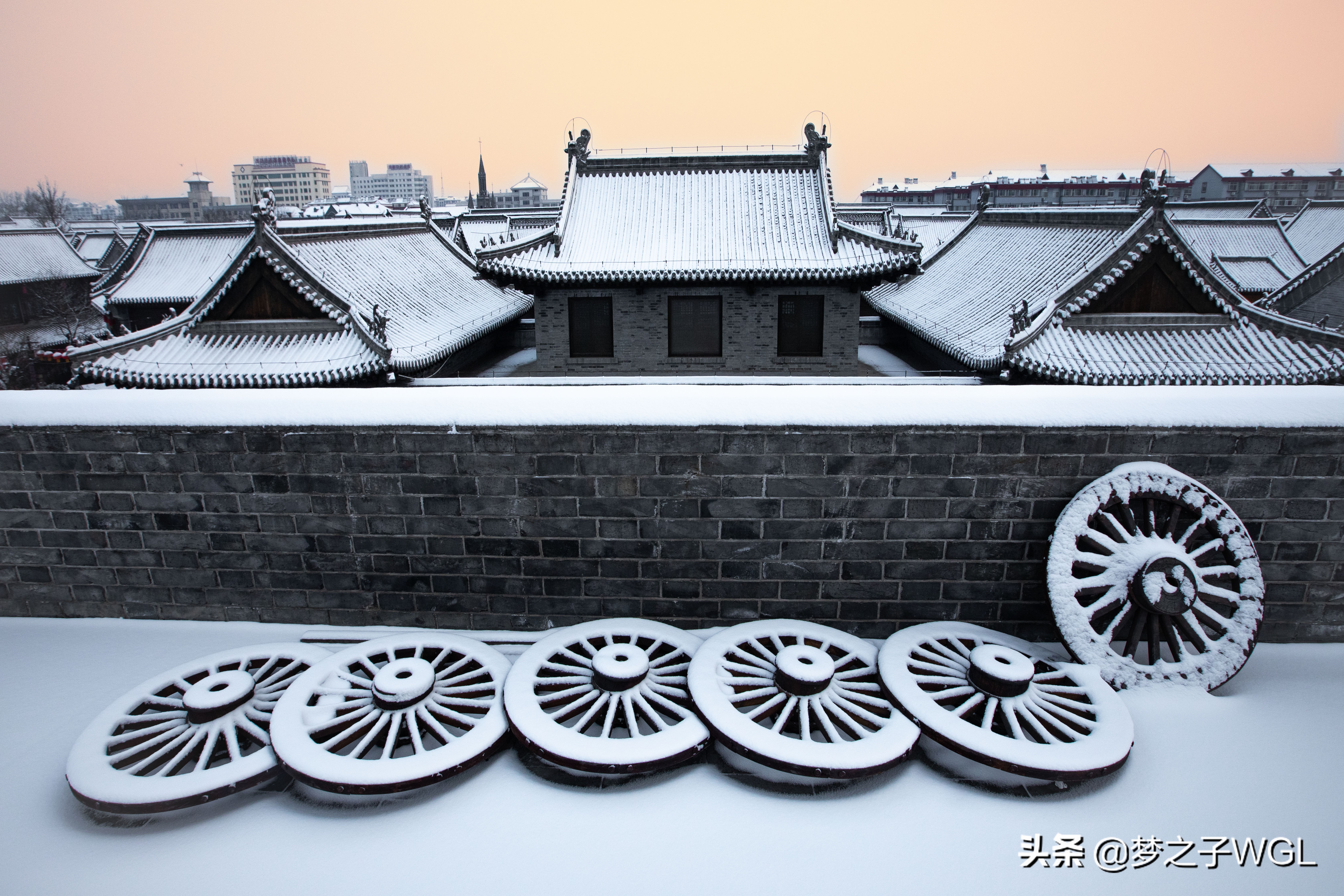 赏一场飘雪，念一座古城