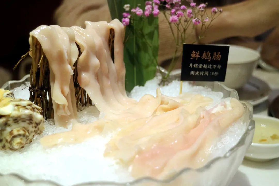 厦门首家潮汕卤水火锅，烫鹅肝海鲜味道好，人均120吃出500的感觉