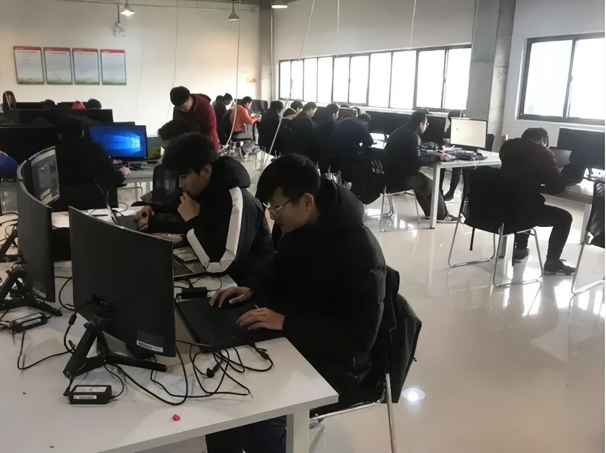 毕业生各专业月收入排名，“码农”还是好饭碗，你专业是否上榜？