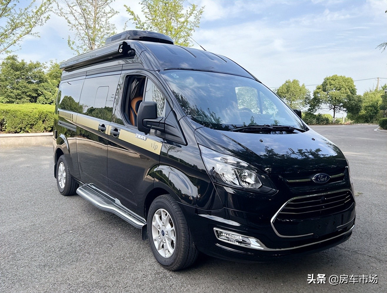 福特v362中轴汽油小房车,6座大客厅能商务办公,全车仅一张床位