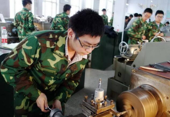 未来10年男生吃香的专业，薪资高待遇好，家长记得替儿子收藏