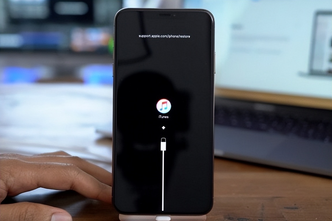 属实牛批，iOS 16.0 beta 可刷入，不再是白苹果