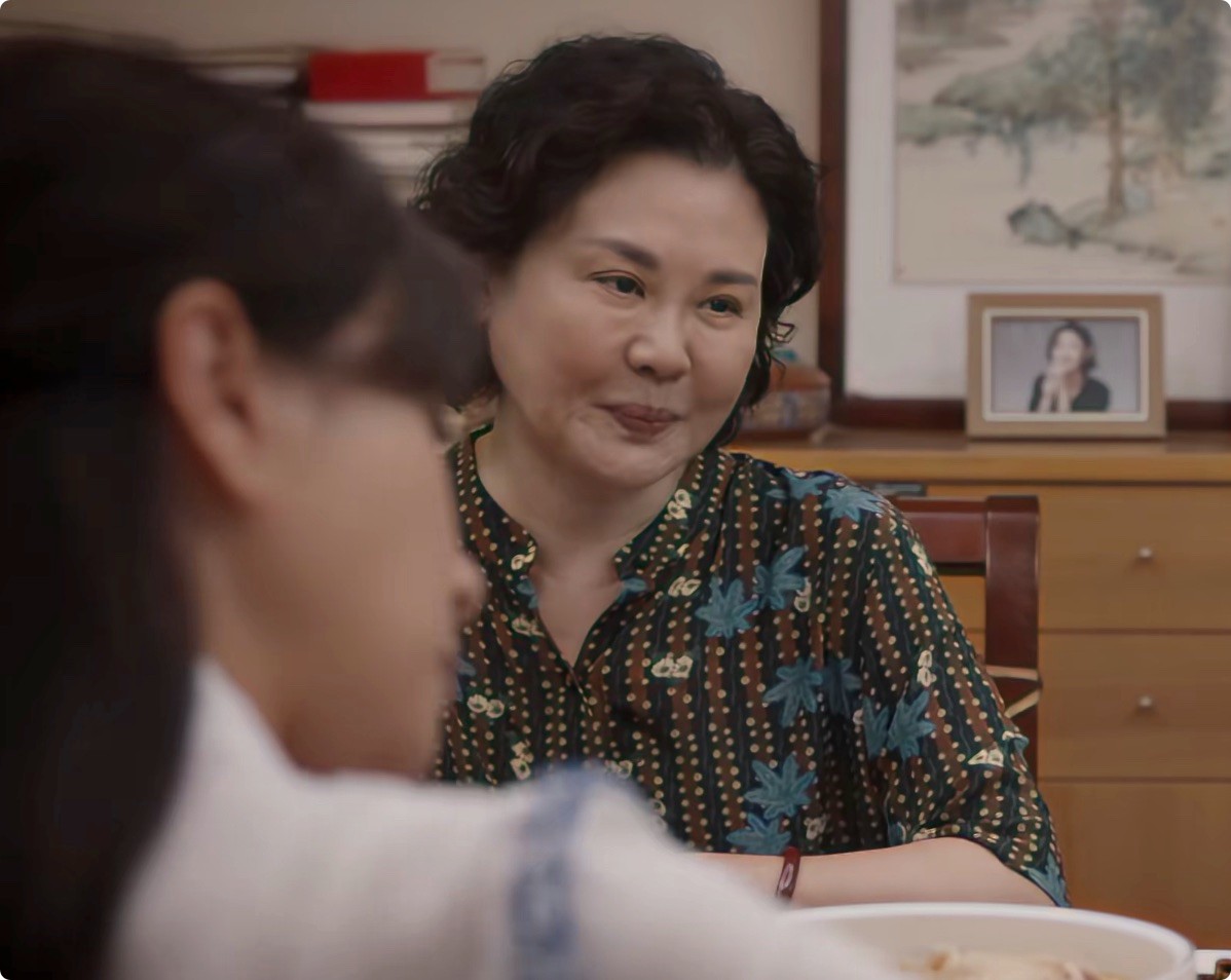 女神丛珊大变样,《县委大院》里演胡歌丈母娘,60岁美出新高度