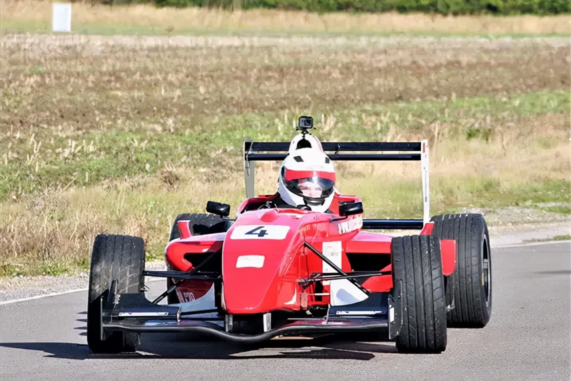 在英国,体验驾驶方程式赛车需要多少钱?