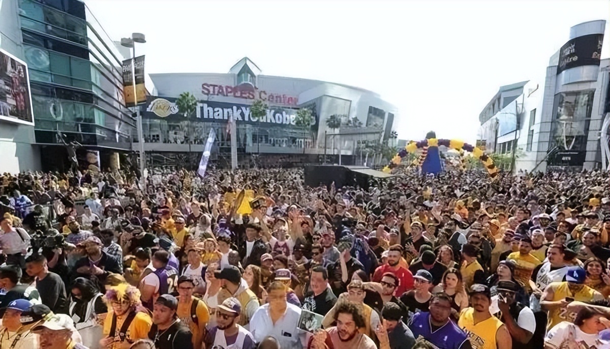 科比退役比赛回放（科比退役六周年，他和那场60分的表演，你还记得吗？）