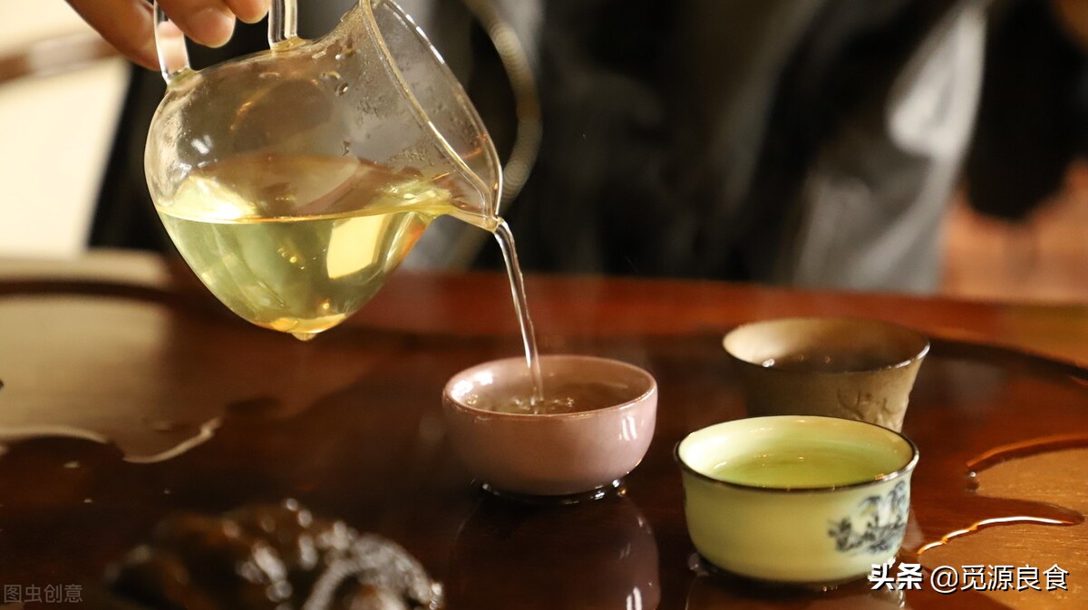 茶叶分类与十大名茶解析：铁观音属乌龙茶，是观音茶系代表品种