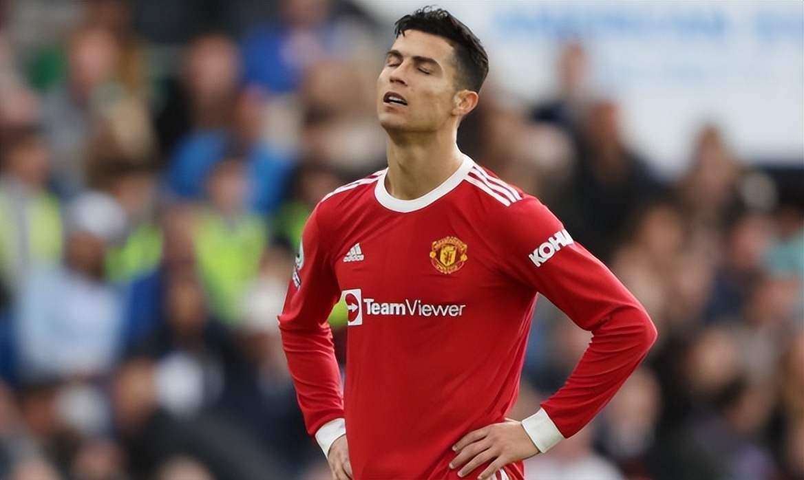 c罗成全民调侃对象,重返曼联这一年,蜜月期后反转太大)