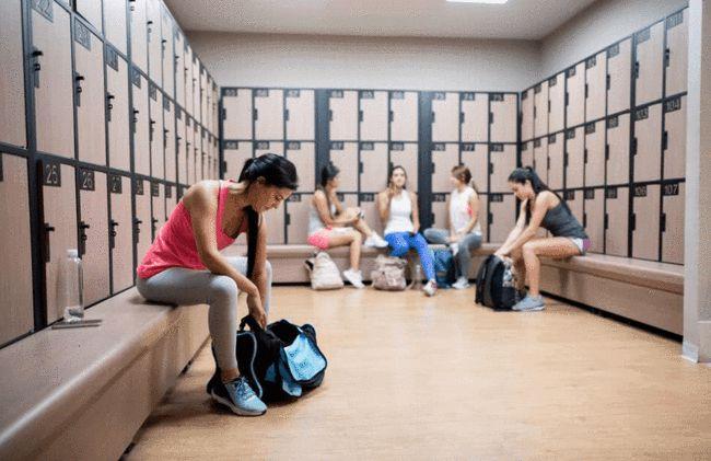 大学女澡堂洗澡暗拍照,梦见大学澡堂洗澡_友友