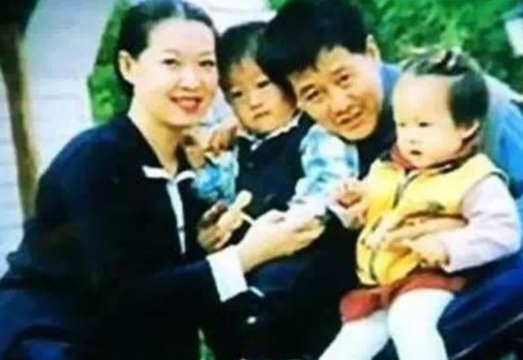 同是赵本山的种，把前妻女儿和后妻女儿一对比，差距一目了然