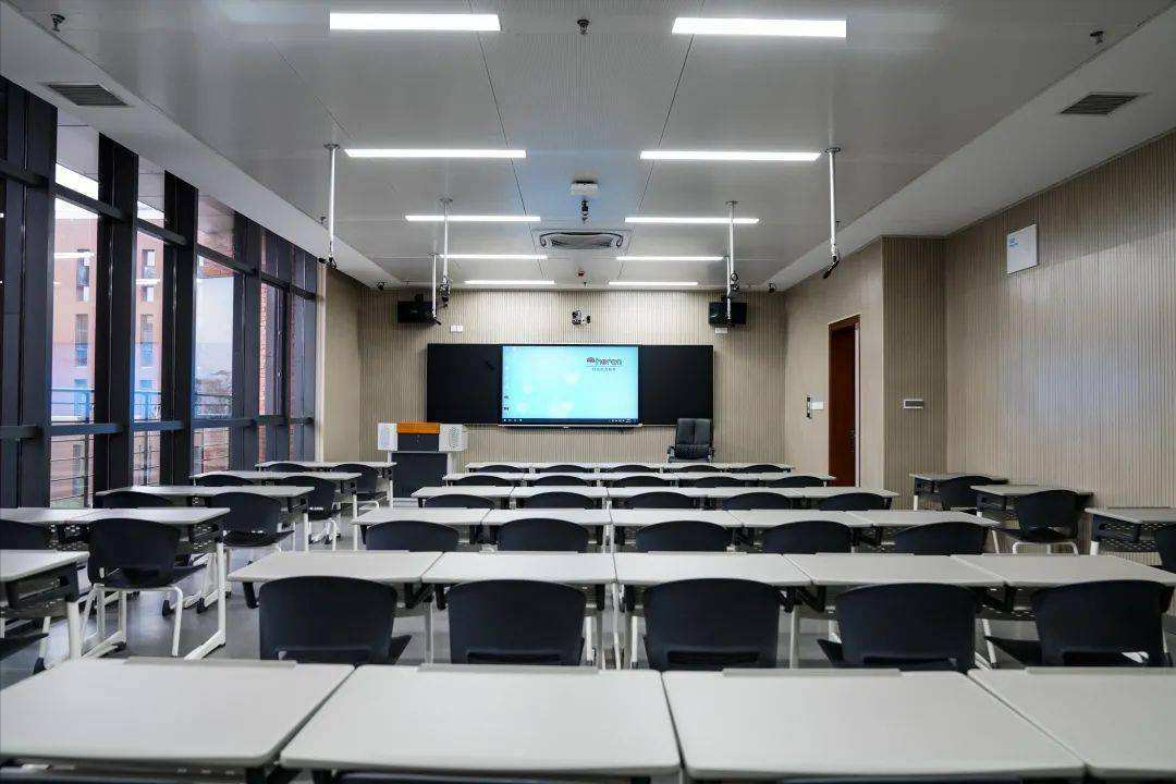 25岁成中科院讲师，29岁失明陷入人生低谷，47岁登上人民大会堂