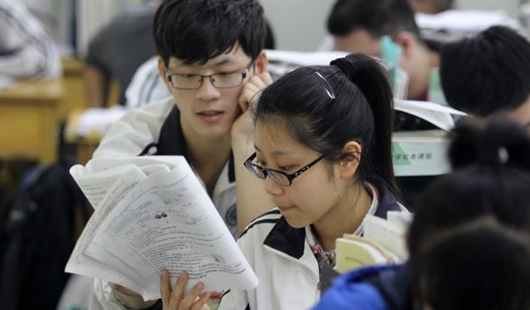 英语到底是否退出“中高考”？官方回应来了，学生直言终于等到了