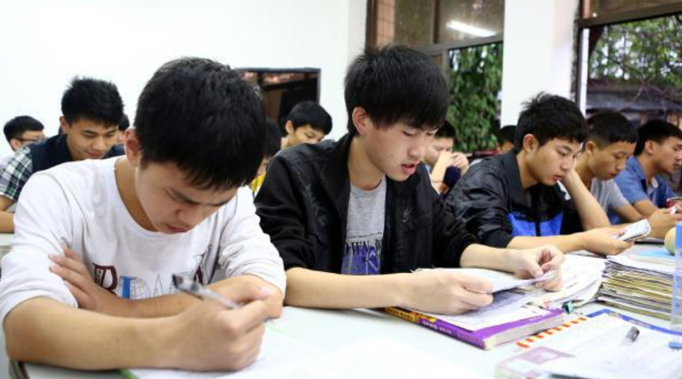 2009年王百洋获九省状元，被北大录取，立誓报效祖国，他做到了吗