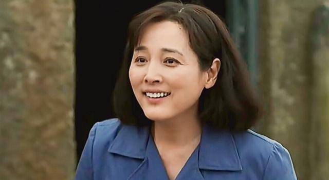因为张延的父亲也曾是一名军人,她表示父母之间的爱情就像剧中的***和