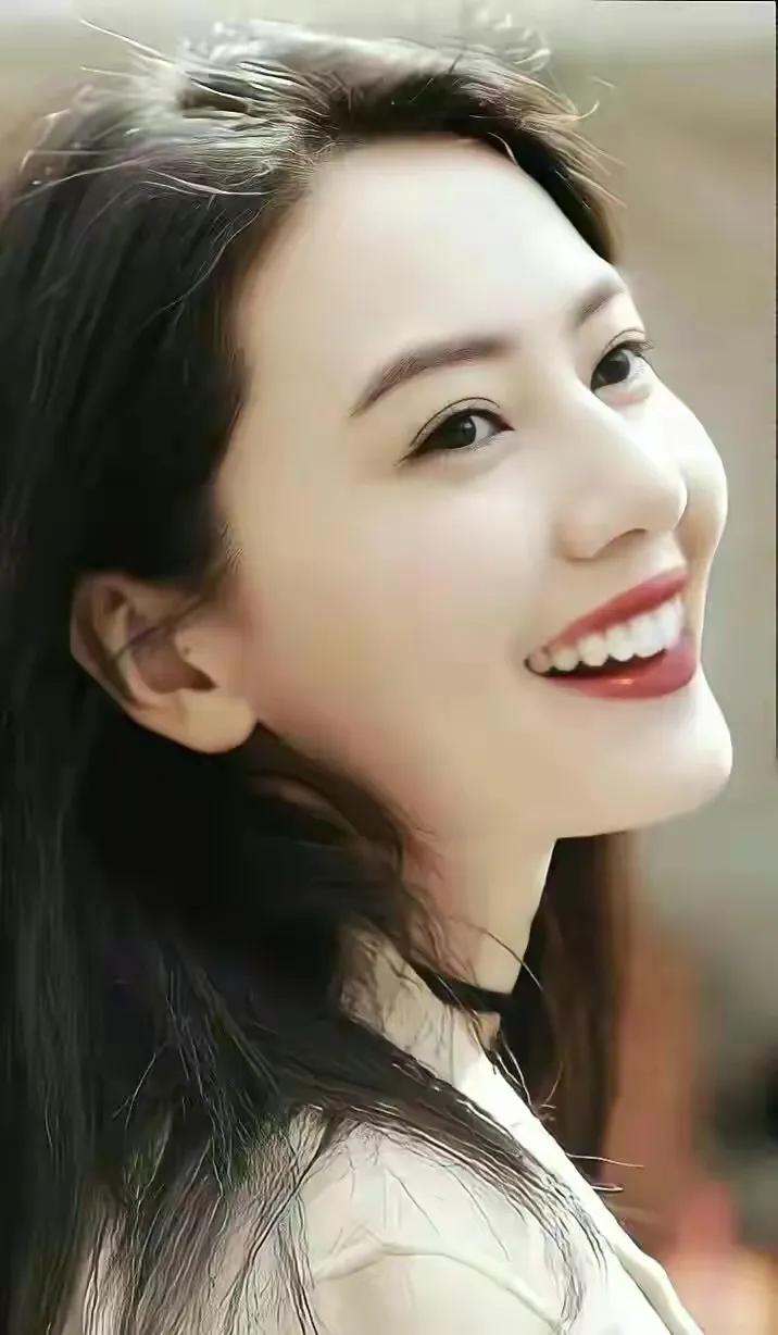 我觉得高圆圆的美是清新脱俗