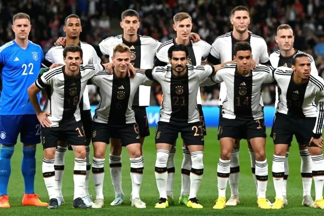 世界杯球迷为什么哭（中国球迷在世界杯现场痛哭）