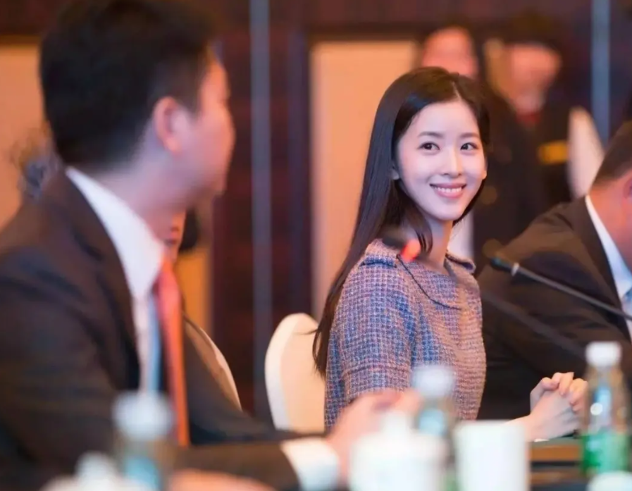 武亦姝会是下一个“奶茶妹妹”吗？同是清华高材生，二者差距在哪