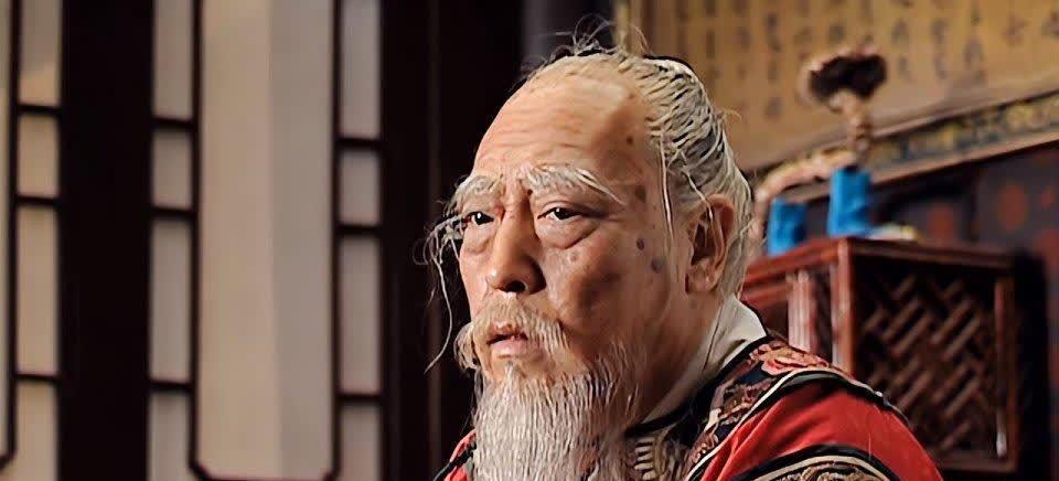 严嵩说到这里,我想起了一部在我心中更伟大的剧《走向共和》,那部剧