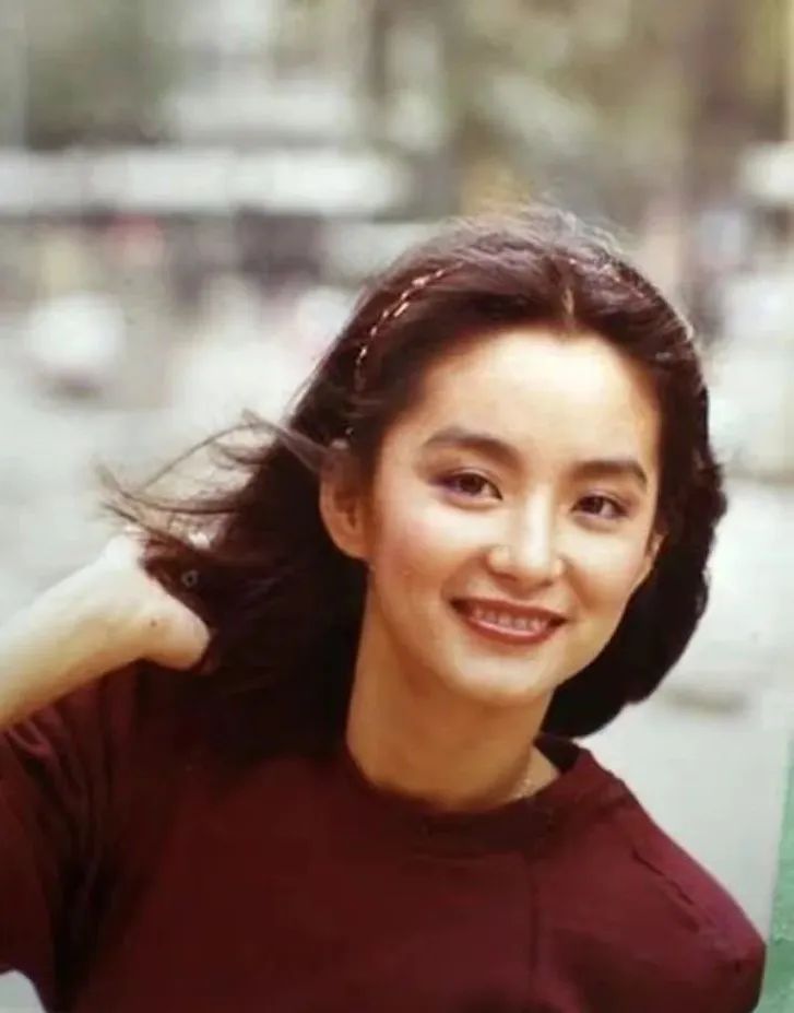 林青霞近照曝光,面部下垂,身材走形:退圈后我终于不用当美人了